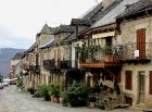 Pirmo reizi ieraugot 13. gadsimta pilsētu Najac, rodas sajūta, ka esi nokļuvis pasakā: mazas brīnišķīgas mājiņas ir izvietojušās gar vienu galveno pil 1