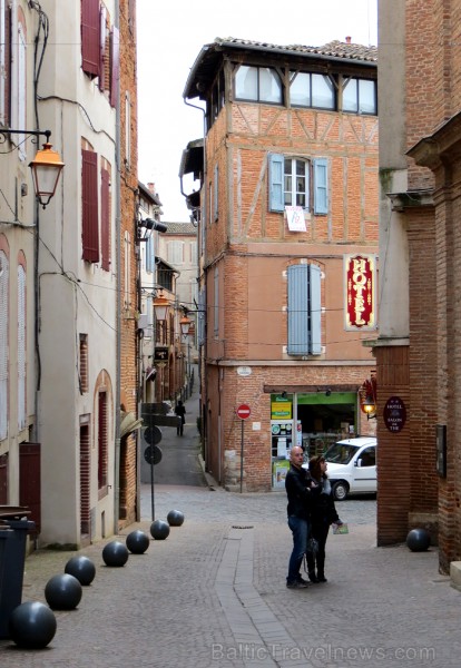 Albi ir senā bīskapa pilsēta, kas atrodas Tulūzā (Francija). Gandrīz visas tās ēkas ir celtas no sarkana ķieģeļa. Slavenākā no tām ir Sainte-Cécile ka 91982