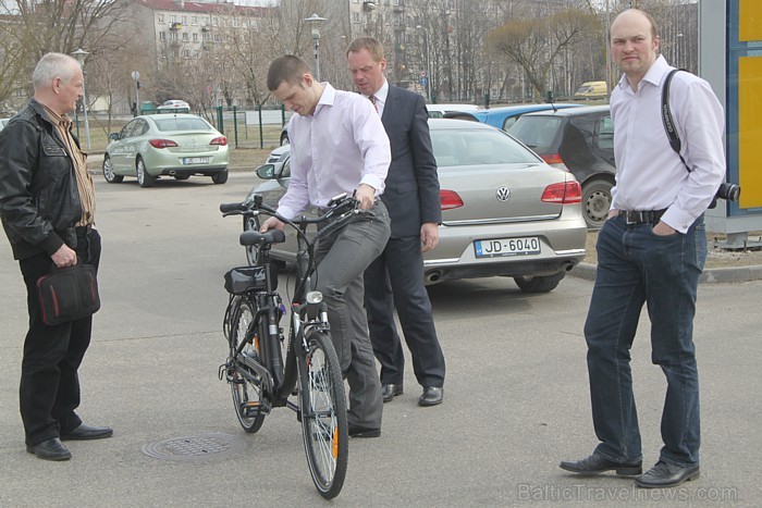 Eletrovelosipēdu projekts Blue Shock Bike atver mobilitātes centru Rīgā - www.fb.com/BlueShockBike 92281