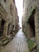 Cordes-sur-Ciel tulkojumā nozīme Diegi debesīs. 1222.g. šo labi nocietināto pilsētu uzcēla Tulūzas grāfs Raimonds VII. 14.gs. pilsētu apdzīvoja šuvēji 4