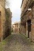 Cordes-sur-Ciel tulkojumā nozīme Diegi debesīs. 1222.g. šo labi nocietināto pilsētu uzcēla Tulūzas grāfs Raimonds VII. 14.gs. pilsētu apdzīvoja šuvēji 15