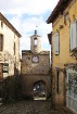 Cordes-sur-Ciel tulkojumā nozīme Diegi debesīs. 1222.g. šo labi nocietināto pilsētu uzcēla Tulūzas grāfs Raimonds VII. 14.gs. pilsētu apdzīvoja šuvēji 56