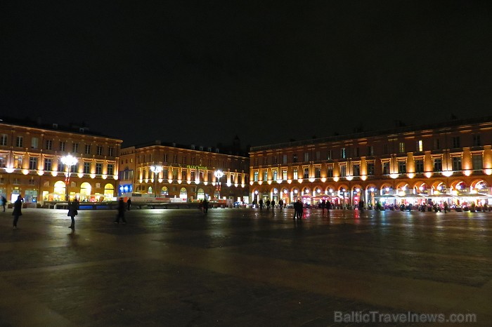 Tulūza ir 4. lielākā Francijas pilsēta, kas ir slavena ar brīnišķīgu renesanses vecpilsētu. Tās ēkas ir celtas no sarkaniem ķieģeļiem. Francūži saka,  92690
