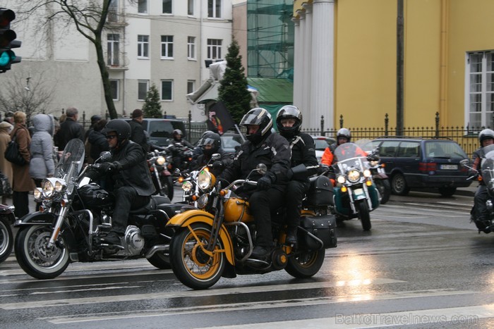 Motociklu sezona 2013 ir oficiāli atklāta, pulcējot ne mazums interesentu Rīgas ielās. 92873