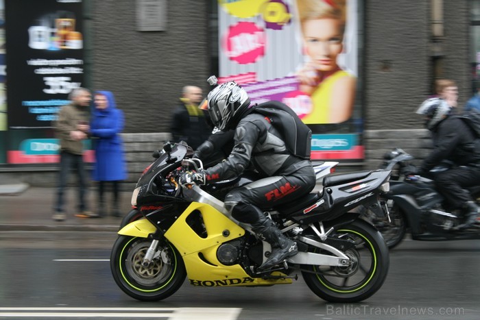 Motociklu sezona 2013 ir oficiāli atklāta, pulcējot ne mazums interesentu Rīgas ielās. 92879