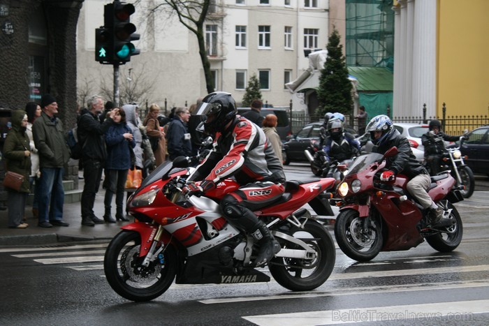 Motociklu sezona 2013 ir oficiāli atklāta, pulcējot ne mazums interesentu Rīgas ielās. 92880