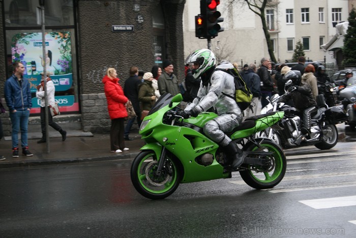 Motociklu sezona 2013 ir oficiāli atklāta, pulcējot ne mazums interesentu Rīgas ielās. 92883