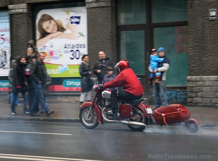 Motociklu sezona 2013 ir oficiāli atklāta, pulcējot ne mazums interesentu Rīgas ielās. 92890