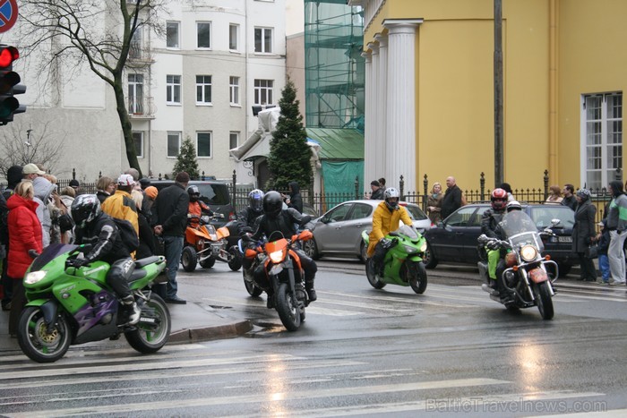 Motociklu sezona 2013 ir oficiāli atklāta, pulcējot ne mazums interesentu Rīgas ielās. 92897