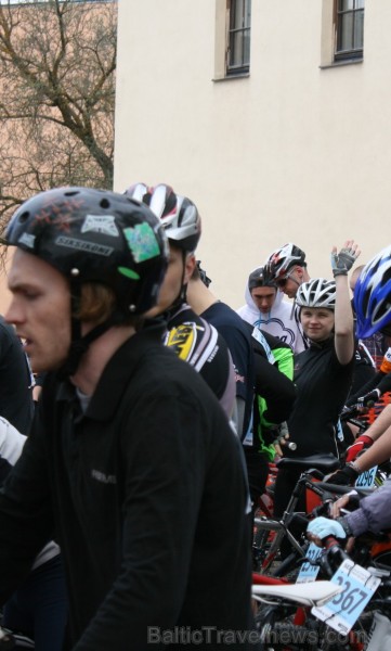 SEB MTB 1. posms Cēsis - Valmiera norisinājās 13.05.2013. Maratona garums- 39 kilometri, kas vijās pa mežiem, pļavām, grāvjiem, grants un asfalta segu 93974