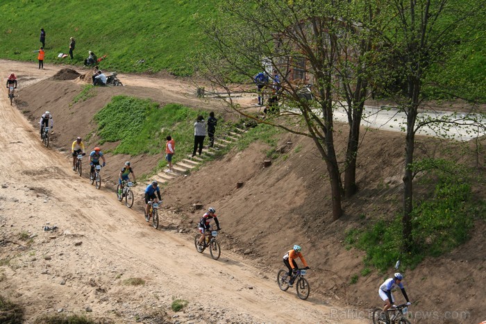 SEB MTB 1. posms Cēsis - Valmiera norisinājās 13.05.2013. Maratona garums- 39 kilometri, kas vijās pa mežiem, pļavām, grāvjiem, grants un asfalta segu 93975