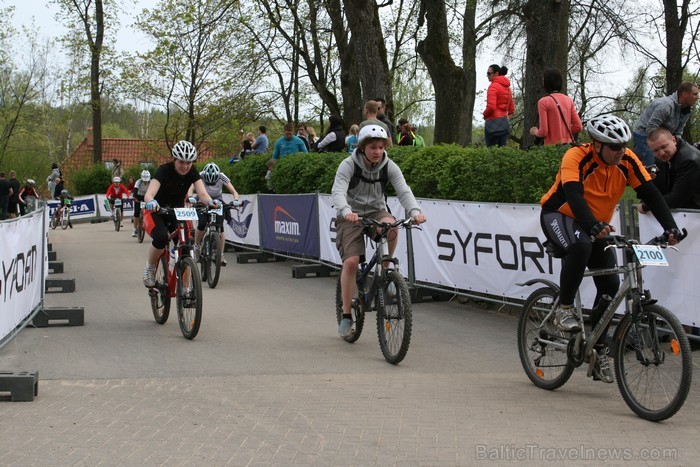 SEB MTB 1. posms Cēsis - Valmiera norisinājās 13.05.2013. Maratona garums- 39 kilometri, kas vijās pa mežiem, pļavām, grāvjiem, grants un asfalta segu 93976