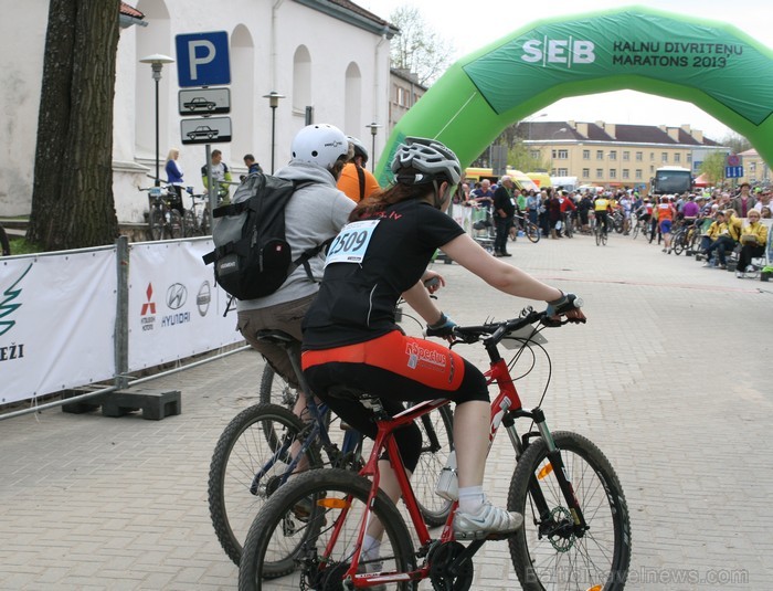 SEB MTB 1. posms Cēsis - Valmiera norisinājās 13.05.2013. Maratona garums- 39 kilometri, kas vijās pa mežiem, pļavām, grāvjiem, grants un asfalta segu 93977