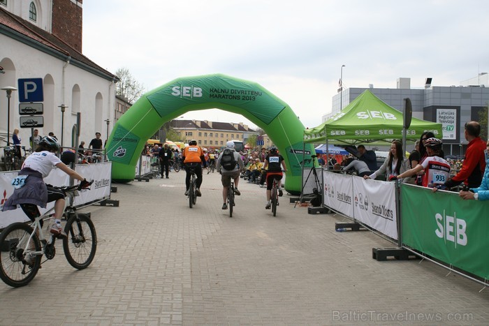 SEB MTB 1. posms Cēsis - Valmiera norisinājās 13.05.2013. Maratona garums- 39 kilometri, kas vijās pa mežiem, pļavām, grāvjiem, grants un asfalta segu 93978