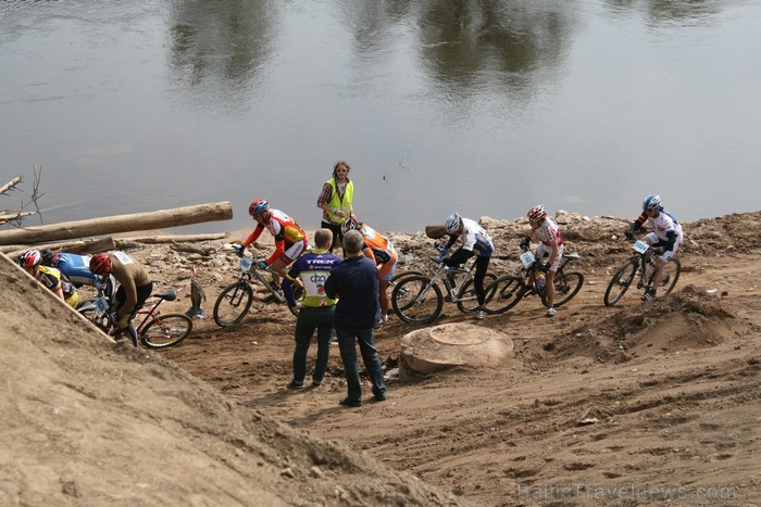 SEB MTB maratona pirmā posma dalībnieki finišēja Valmierā. 93997