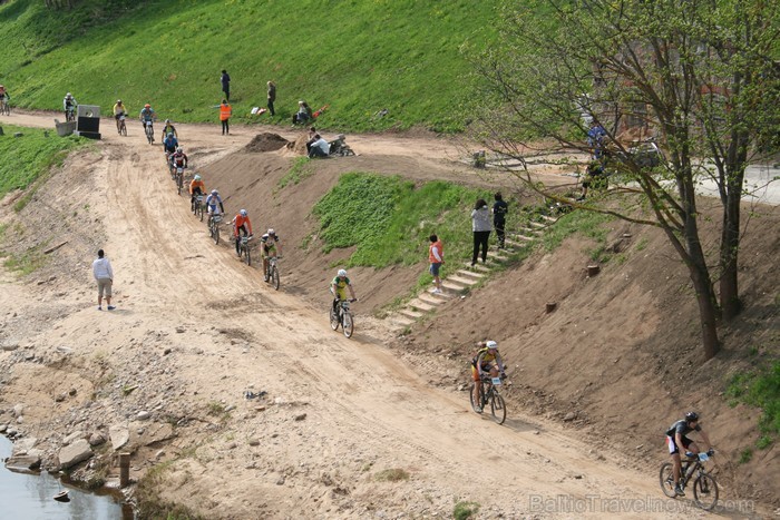 SEB MTB maratona pirmā posma dalībnieki finišēja Valmierā. 94000