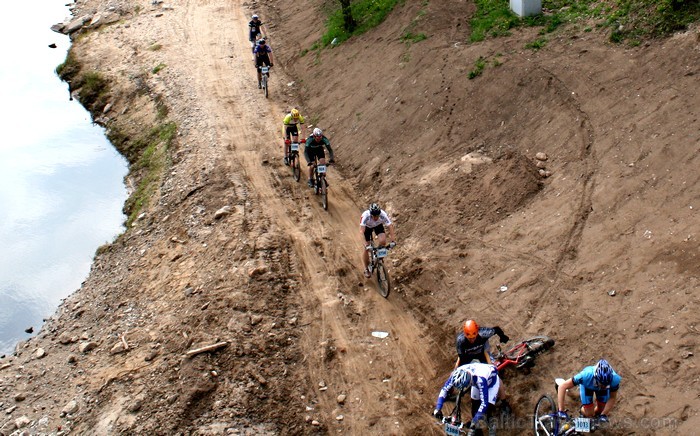 SEB MTB maratona pirmā posma dalībnieki finišēja Valmierā. 94002