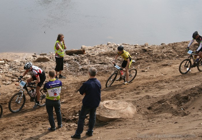 SEB MTB maratona pirmā posma dalībnieki finišēja Valmierā. 94003