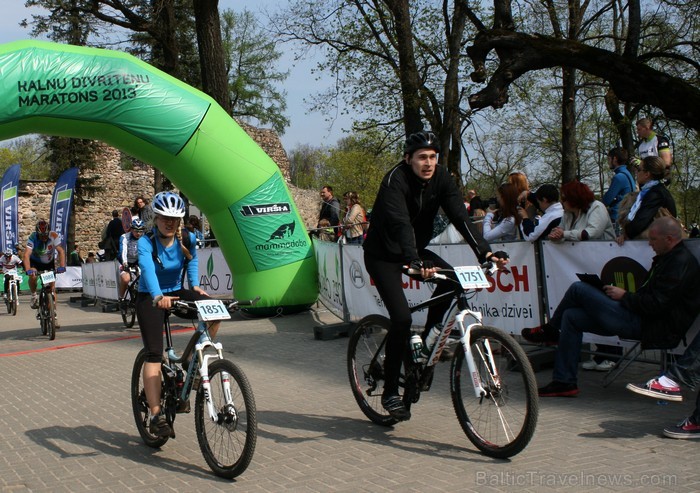 SEB MTB maratona pirmā posma dalībnieki finišēja Valmierā. 94004