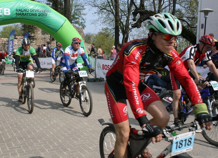 SEB MTB maratona pirmā posma dalībnieki finišēja Valmierā. 94010