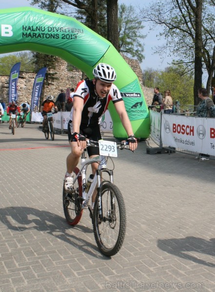 SEB MTB maratona pirmā posma dalībnieki finišēja Valmierā. 94012