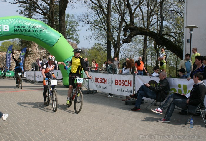 SEB MTB maratona pirmā posma dalībnieki finišēja Valmierā. 94016