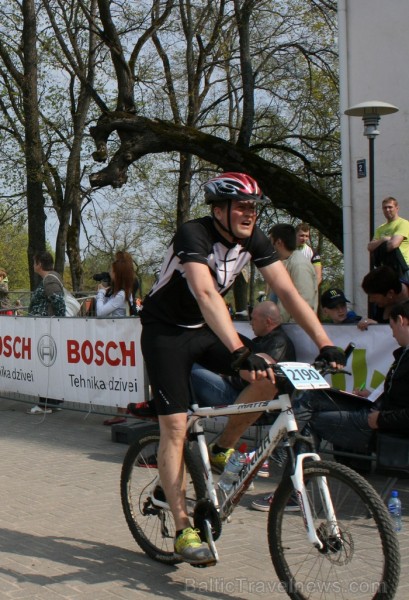 SEB MTB maratona pirmā posma dalībnieki finišēja Valmierā. 94020