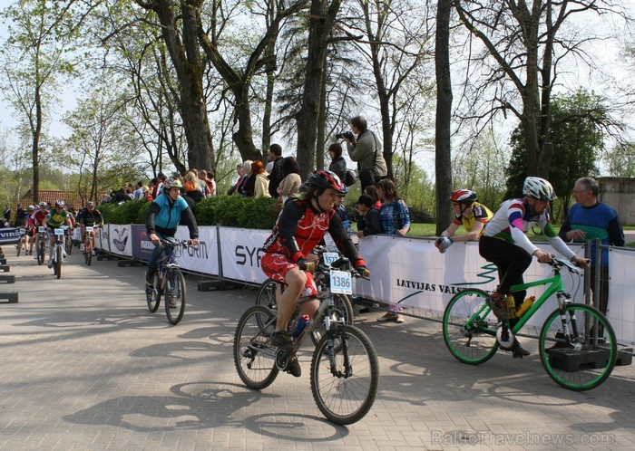 SEB MTB maratona pirmā posma dalībnieki finišēja Valmierā. 94021