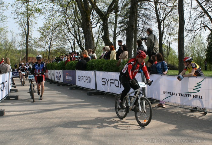 SEB MTB maratona pirmā posma dalībnieki finišēja Valmierā. 94022