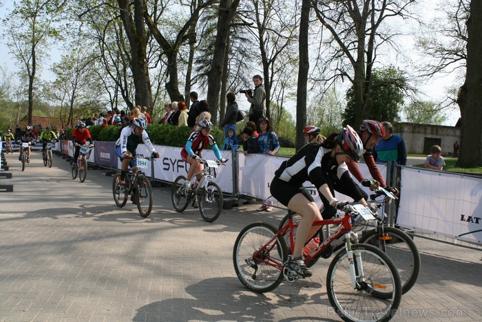 SEB MTB maratona pirmā posma dalībnieki finišēja Valmierā. 94023