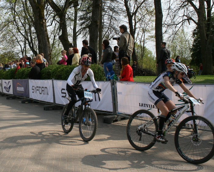 SEB MTB maratona pirmā posma dalībnieki finišēja Valmierā. 94026