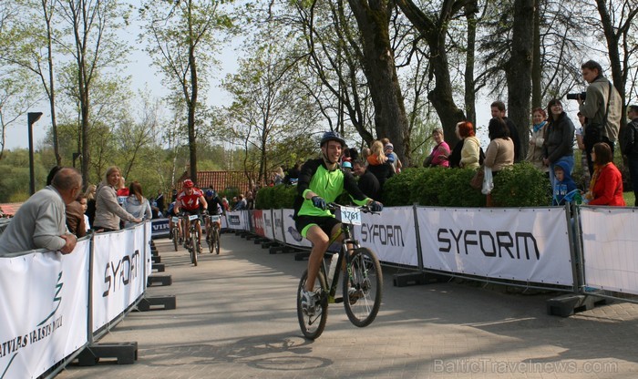 SEB MTB maratona pirmā posma dalībnieki finišēja Valmierā. 94027