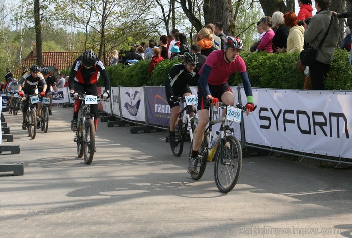 SEB MTB maratona pirmā posma dalībnieki finišēja Valmierā. 94029