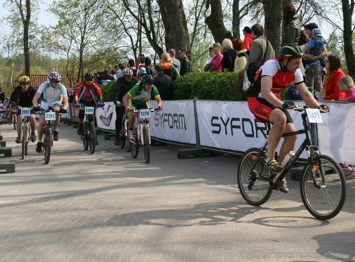 SEB MTB maratona pirmā posma dalībnieki finišēja Valmierā. 94030