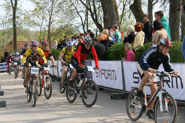 SEB MTB maratona pirmā posma dalībnieki finišēja Valmierā. 94034