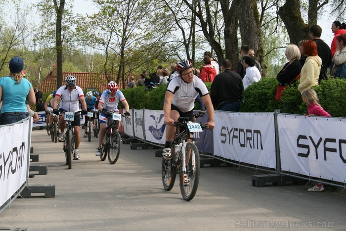 SEB MTB maratona pirmā posma dalībnieki finišēja Valmierā. 94041