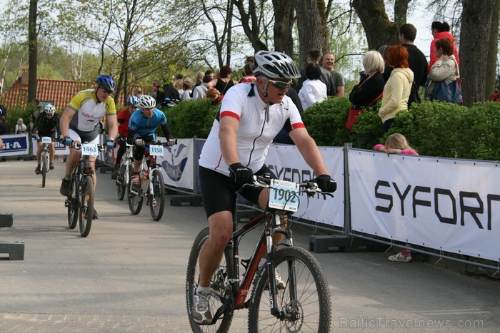 SEB MTB maratona pirmā posma dalībnieki finišēja Valmierā. 94042