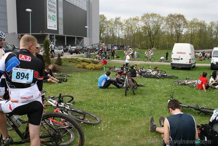 SEB MTB maratona pirmā posma dalībnieki finišēja Valmierā. 94047