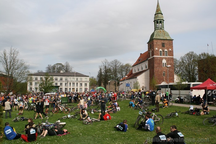 SEB MTB maratona pirmā posma dalībnieki finišēja Valmierā. 94049