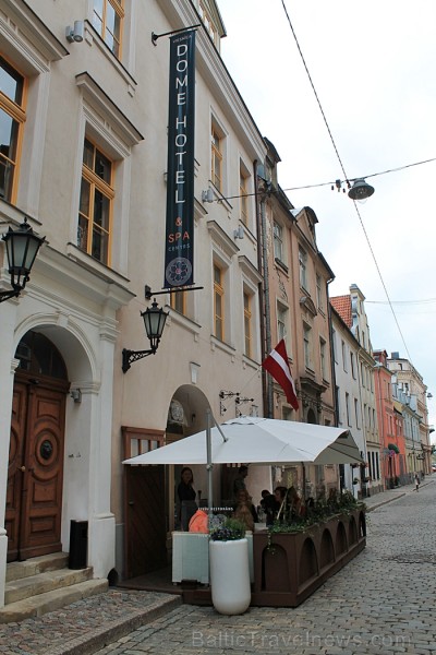 Ar īpaši izsmalcinātiem uzkodām, ēdieniem un dzēriniem viesmīlīgi uzņēma viens no Latvijas 
iecienītākajiem  restorāniem - zivju restorāns Le Dome ww 94079