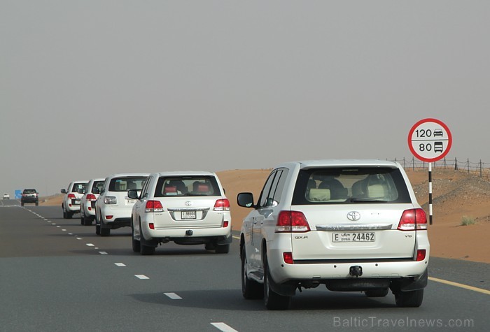 Travelnews.lv redakcija devās ar Dubaijas tuksneša populārāko «džipu» Toyota Land Cruiser safari ceļojumā 94232