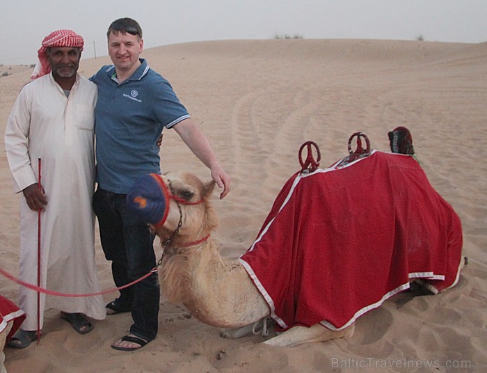 Safari tūristi var izmēģināt nelielu izjādi ar kamieli, lai iztēlotos, kā senos laikos cilvēki ilgu laiku pavadīja kamieļa sedlos 94276