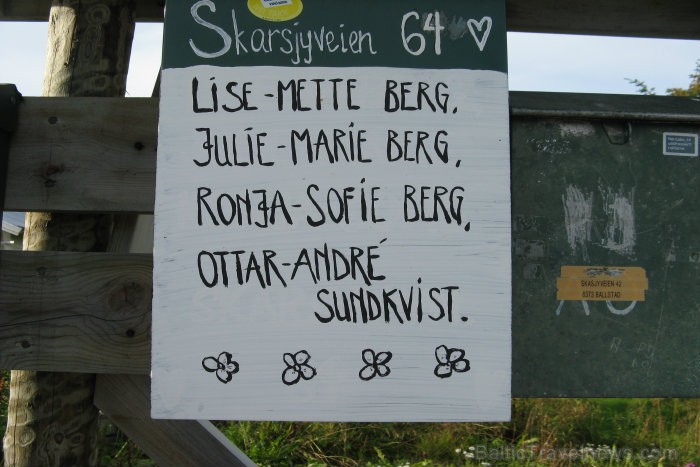 Šādas mīlīgi apgleznotas, apzīmētas un aprakstītas pastkastītes bieži vien atrodamas nelielās Norvēģijas pilsētās vai ciematos. 94308