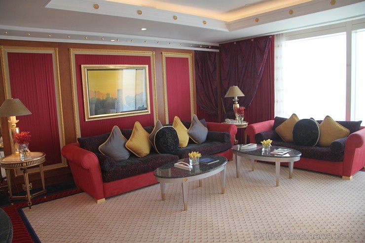 Travelnews.lv apmeklē pasaules populāro luksus viesnīcu Burj Al Arab, kas atrodas Dubaijā. Foto sponsors: www.GoAdventure.lv 94640