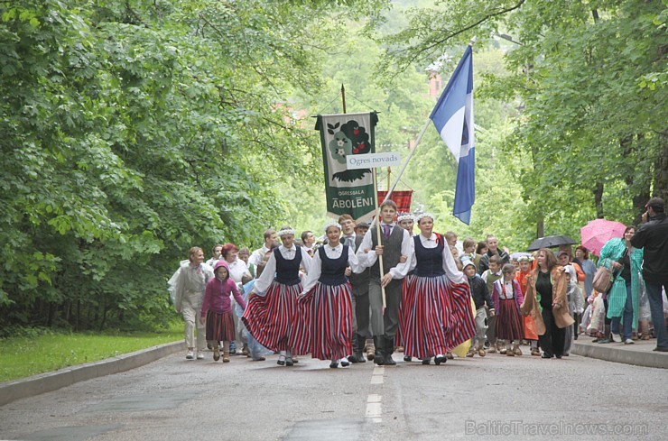 Tautas deju festivāls «Latvju bērni danci veda» Krāslavā 2013 ar lielkocenta «Pār Daugavu saulei roku deva» programmu. Foto sponsors: www.visitkraslav 94894