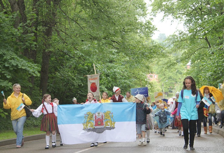 Tautas deju festivāls «Latvju bērni danci veda» Krāslavā 2013 ar lielkocenta «Pār Daugavu saulei roku deva» programmu. Foto sponsors: www.visitkraslav 94896