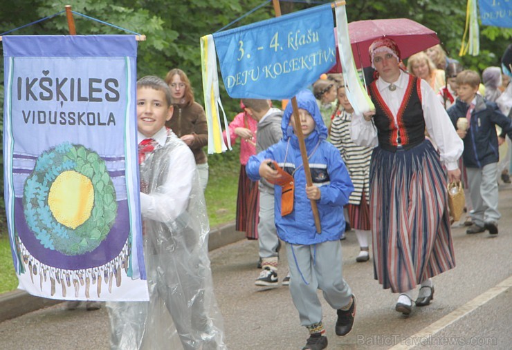 Tautas deju festivāls «Latvju bērni danci veda» Krāslavā 2013 ar lielkocenta «Pār Daugavu saulei roku deva» programmu. Foto sponsors: www.visitkraslav 94898