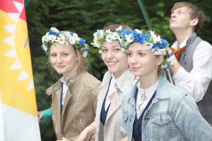 Tautas deju festivāls «Latvju bērni danci veda» Krāslavā 2013 ar lielkocenta «Pār Daugavu saulei roku deva» programmu. Foto sponsors: www.visitkraslav 94906