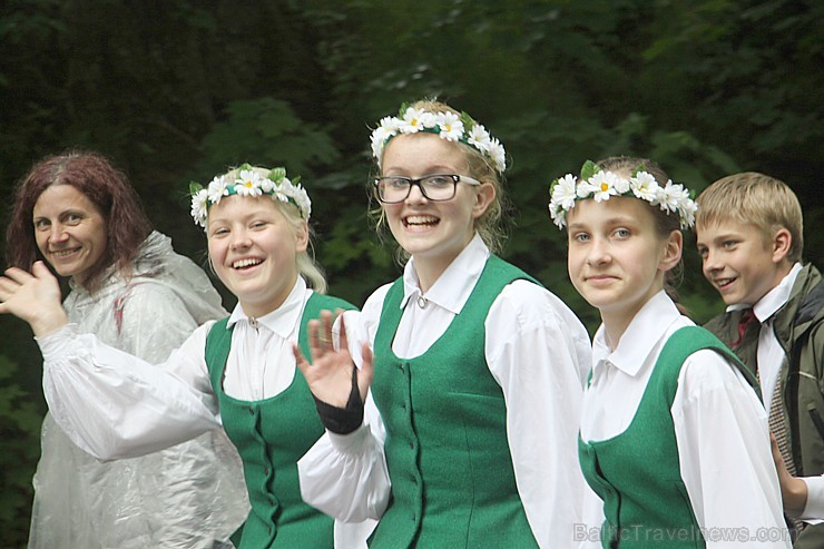 Tautas deju festivāls «Latvju bērni danci veda» Krāslavā 2013 ar lielkocenta «Pār Daugavu saulei roku deva» programmu. Foto sponsors: www.visitkraslav 94909