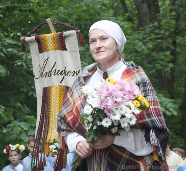 Tautas deju festivāls «Latvju bērni danci veda» Krāslavā 2013 ar lielkocenta «Pār Daugavu saulei roku deva» programmu. Foto sponsors: www.visitkraslav 94912